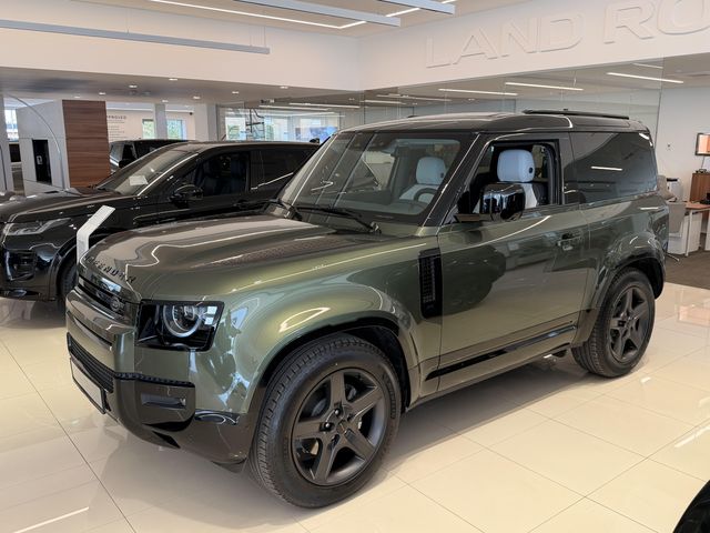 Land Rover Defender // 90 D250 X-Dynamic SE