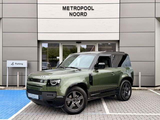 Land Rover Defender // 90 D250 X-Dynamic SE