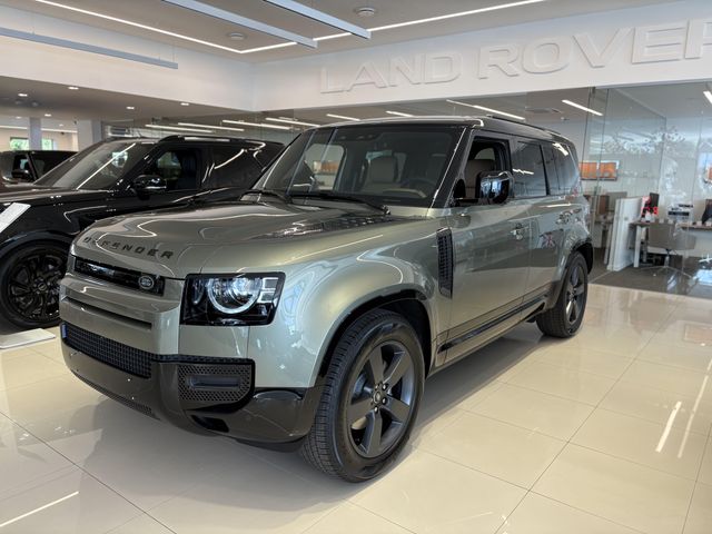 Land Rover Defender // 110 D250 X-Dynamic SE