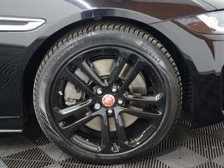 Jaguar XE R-Dynamic SE P250 Foto