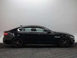 Jaguar XE R-Dynamic SE P250 Foto